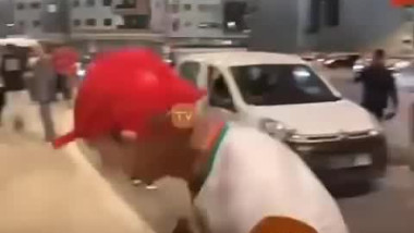 مشجع مغربي  بكترة الفقصة طاح